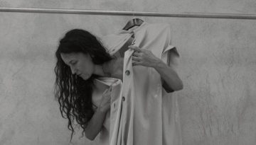 &laquo;&Pi;&eta;&nu;&epsilon;&lambda;ό&pi;&epsilon;&sigmaf; &kappa;&alpha;&iota; &Pi;&eta;&nu;&epsilon;&lambda;&omicron;&pi;&iota;ά&delta;&epsilon;&sigmaf; &ndash; The Loom&raquo; &sigma;&epsilon; &sigma;&kappa;&eta;&nu;&omicron;&theta;&epsilon;&sigma;ί&alpha; &Mu;&alpha;&rho;&iota;ά&nu;&nu;&alpha;&sigmaf; &Kappa;ά&lambda;&mu;&pi;&alpha;&rho;&eta;: &Eta; &pi;&rho;ώ&tau;&eta; &theta;&epsilon;&alpha;&tau;&rho;&iota;&kappa;ή &pi;&alpha;&rho;ά&sigma;&tau;&alpha;&sigma;&eta; &sigma;&tau;&omicron; &nu;έ&omicron; &chi;ώ&rho;&omicron; &tau;&eta;&sigmaf; &Sigma;&Tau;&Omicron;&Alpha; culture