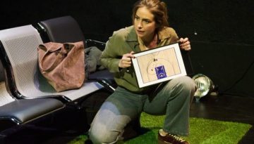 &Tau;&alpha; &kappa;&omicron;&rho;ί&tau;&sigma;&iota;&alpha; &delta;&epsilon;&nu; &pi;&rho;έ&pi;&epsilon;&iota; &nu;&alpha; &pi;&alpha;ί&zeta;&omicron;&upsilon;&nu; &pi;&omicron;&delta;ό&sigma;&phi;&alpha;&iota;&rho;&omicron;, &tau;&eta;&sigmaf; &Mu;ά&rho;&tau;&alpha; &Mu;&pi;&omicron;&upsilon;&tau;&sigma;ά&kappa;&alpha; &sigma;&tau;&omicron;&nu; &Mu;&iota;&kappa;&rho;ό &Kappa;&epsilon;&rho;&alpha;&mu;&epsilon;&iota;&kappa;ό
