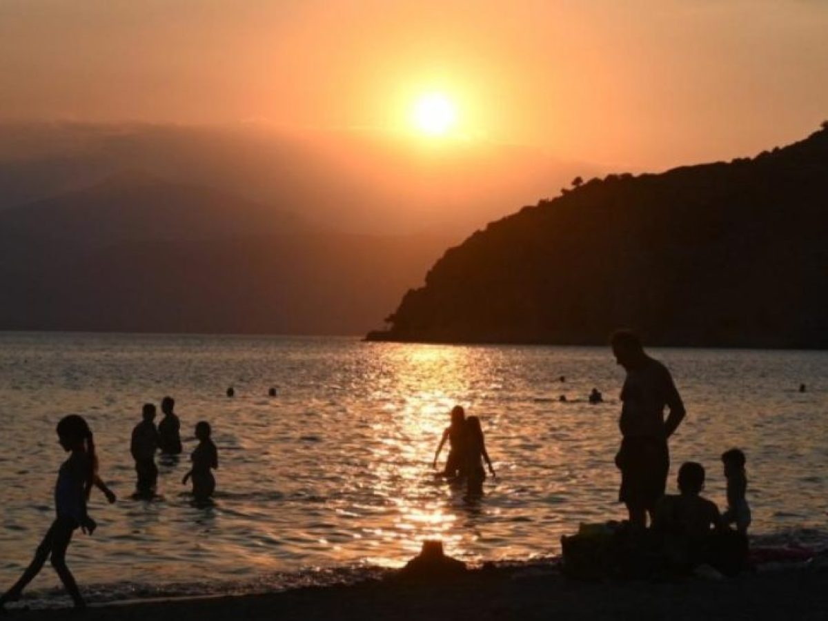 &Tau;&omicron; &pi;&omicron;ί&eta;&mu;&alpha; &tau;&eta;&sigmaf; &Kappa;&upsilon;&rho;&iota;&alpha;&kappa;ή&sigmaf;: &Alpha;&lambda;&mu;&upsilon;&rho;ό &phi;&omega;&sigmaf;