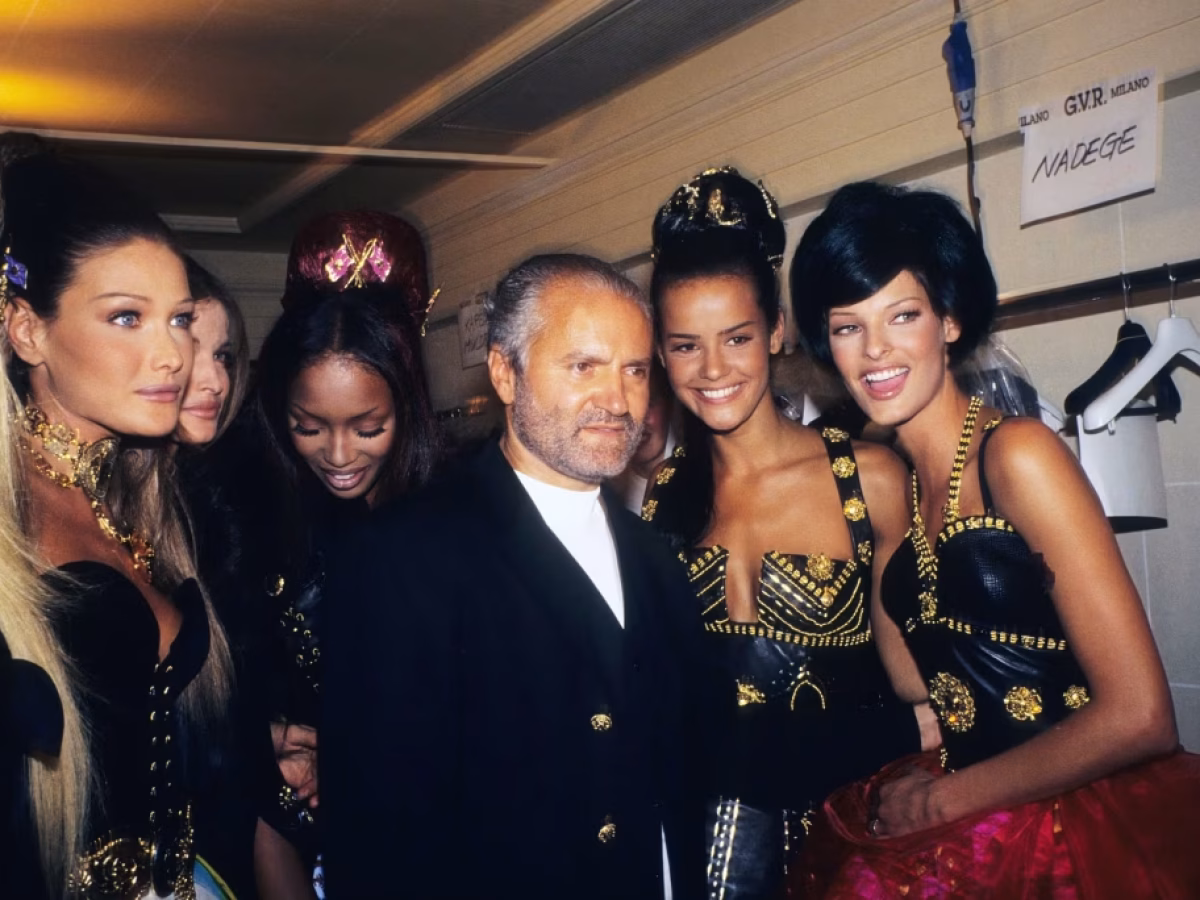 Gianni Versace: Ο βασιλιάς των 90s «επιστρέφει» – ΤΟ ΒΗΜΑ