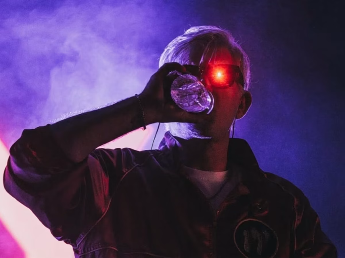 Πέθανε ο δημιουργός του «Nightcall», DJ Kavinsky – Βρέθηκε νεκρός στο σπίτι του στο Παρίσι | ΤΟ ΒΗΜΑ
