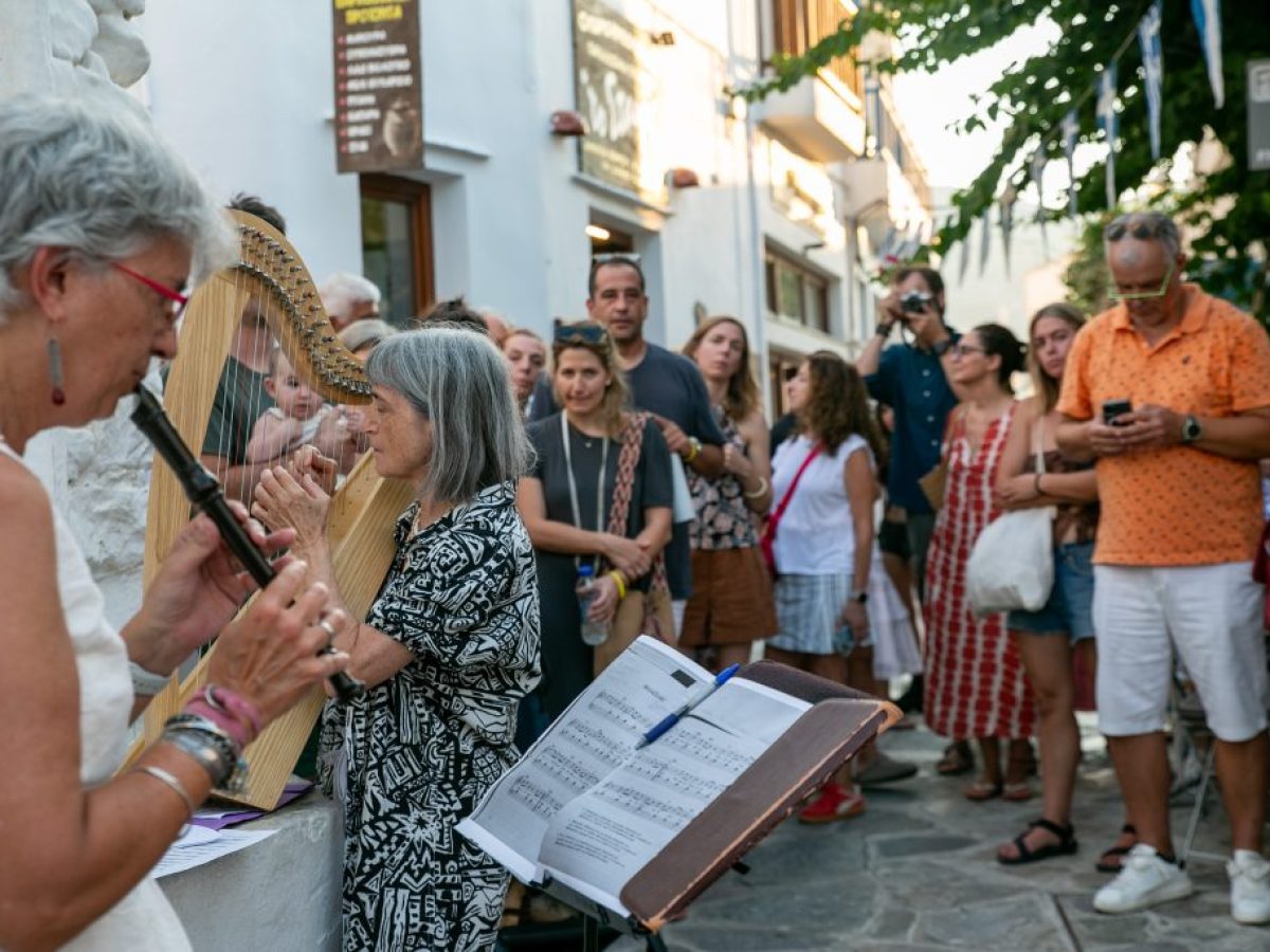Musifanto: Μουσικός περίπατος με Τσέλο στα χωράφια της Σίφνου | ΤΟ ΒΗΜΑ