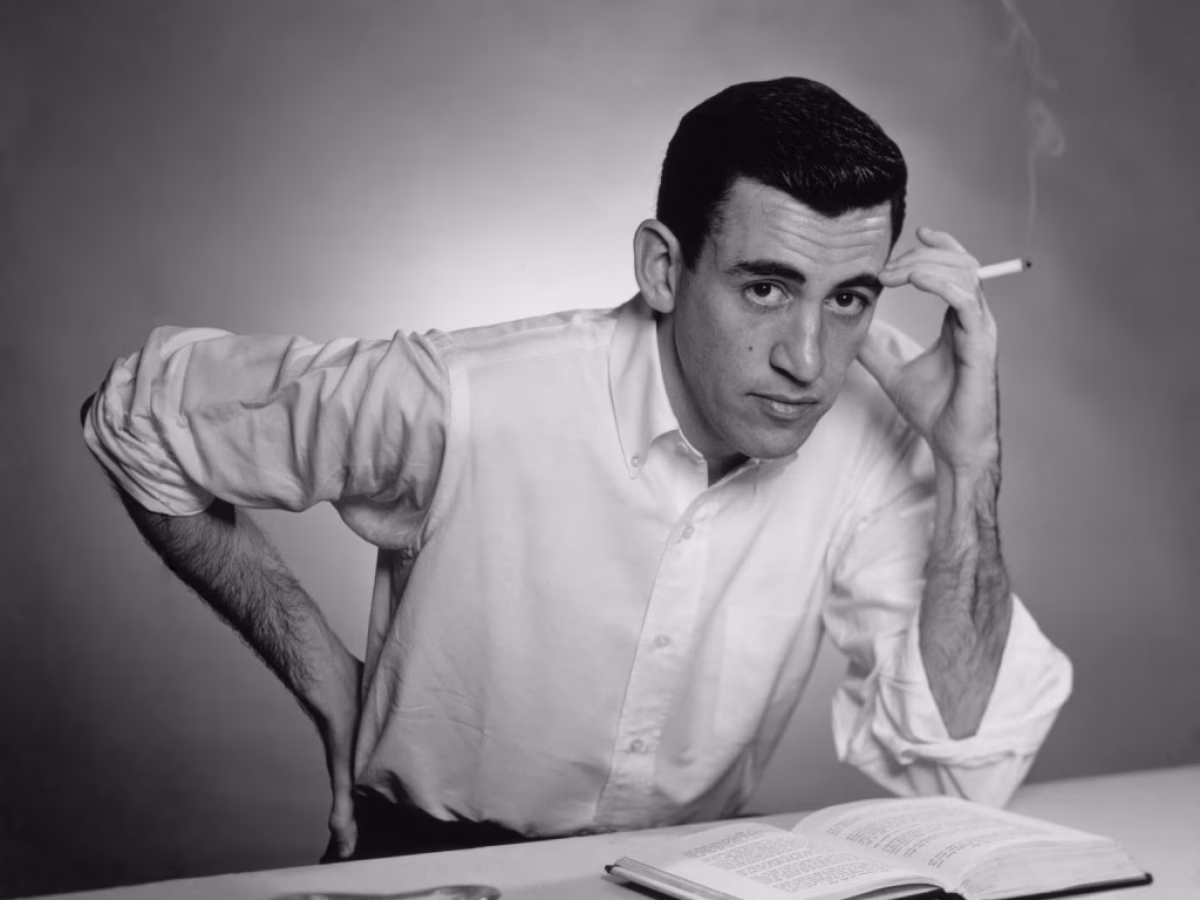 75 Χρόνια «Φύλακας στη Σίκαλη»: Το αριστούργημα του Τζ. Ντ. Σάλιντζερ που αρνείται να ενηλικιωθεί | ΤΟ ΒΗΜΑ