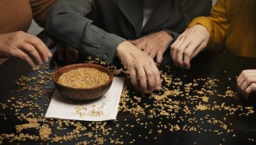&Tau;&alpha; &kappa;ό&lambda;&lambda;&upsilon;&beta;&alpha; &ndash; &Eta; &pi;&alpha;&rho;ά&sigma;&tau;&alpha;&sigma;&eta; &chi;&omicron;&rho;&omicron;ύ &alpha;&pi;ό &tau;&eta;&nu; &Chi;&rho;&iota;&sigma;&tau;&iota;ά&nu;&alpha; &Kappa;&omicron;&sigma;&iota;ά&rho;&eta; SYSTEMA &sigma;&tau;&eta;&nu; &Pi;&epsilon;&iota;&rho;&alpha;&iota;ώ&sigmaf; 260 | CultureNow.gr