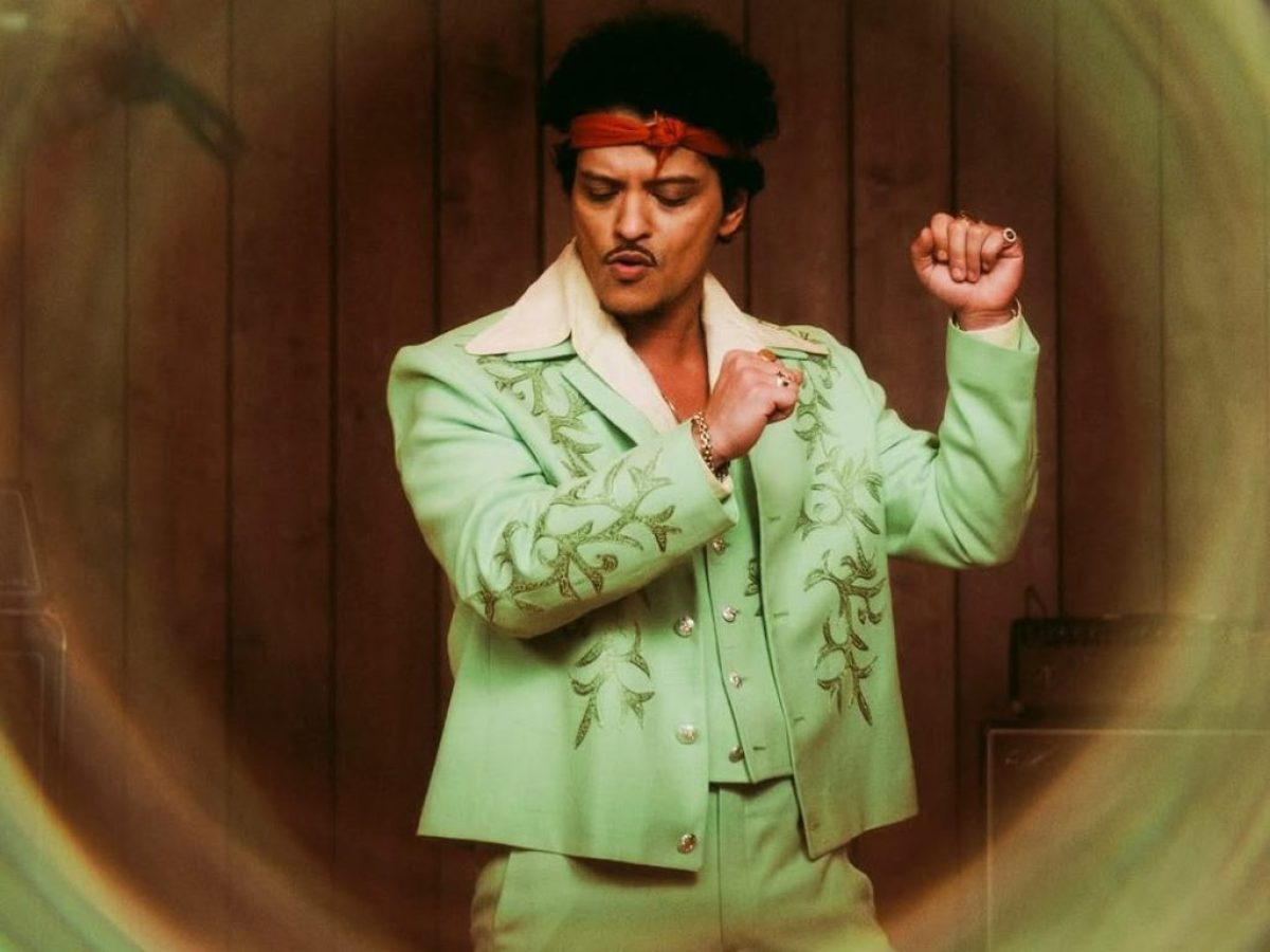 Γιατί ο Bruno Mars δεν σταματά να μας εντυπωσιάζει; 5 ιστορικές στιγμές που τον έγραψαν στην pop ιστορία