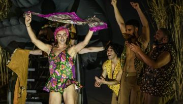 &Epsilon;&iota;&rho;ή&nu;&eta; &ndash; &Mu;&iota;&alpha; &epsilon;&pi;ί&sigma;&kappa;&epsilon;&psi;&eta; &sigma;&tau;&omicron; έ&rho;&gamma;&omicron; &tau;&omicron;&upsilon; &Alpha;&rho;&iota;&sigma;&tau;&omicron;&phi;ά&nu;&eta;, &alpha;&pi;ό &tau;&omicron;&nu; &Nu;ί&kappa;&omicron; &Kappa;&alpha;&rho;&alpha;&theta;ά&nu;&omicron; &sigma;&epsilon; &kappa;&alpha;&lambda;&omicron;&kappa;&alpha;&iota;&rho;&iota;&nu;ή &pi;&epsilon;&rho;&iota;&omicron;&delta;&epsilon;ί&alpha; | CultureNow.gr