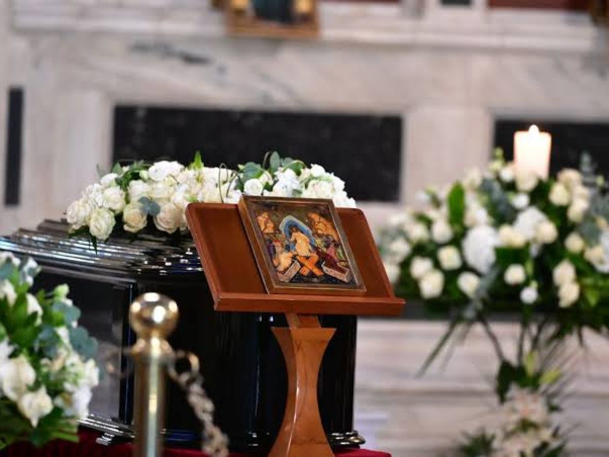 Κηδεία Μάρως Κοντού: Πλήθος κόσμου στη Μητρόπολη Αθηνών