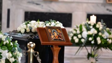 &Kappa;&eta;&delta;&epsilon;ί&alpha; &Mu;ά&rho;&omega;&sigmaf; &Kappa;&omicron;&nu;&tau;&omicron;ύ: &Pi;&lambda;ή&theta;&omicron;&sigmaf; &kappa;ό&sigma;&mu;&omicron;&upsilon; &sigma;&tau;&eta; &Mu;&eta;&tau;&rho;ό&pi;&omicron;&lambda;&eta; &Alpha;&theta;&eta;&nu;ώ&nu;