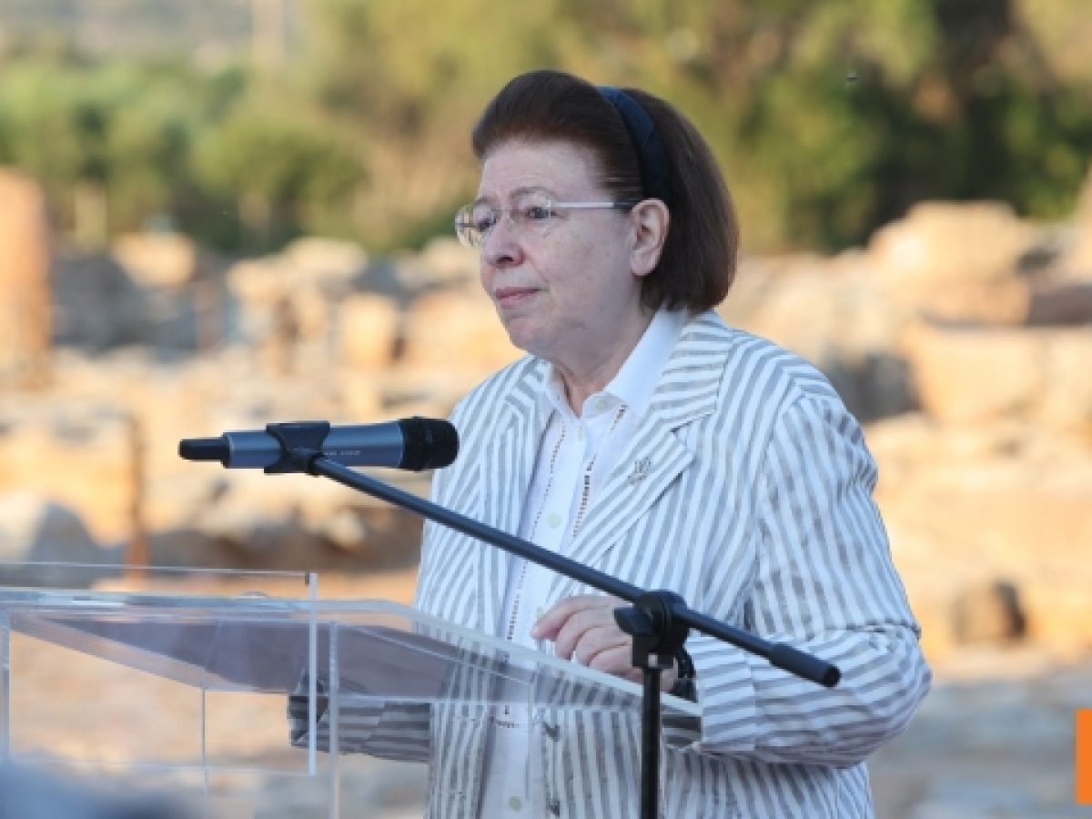 Μενδώνη για τον θάνατο του Αλέξη Σταμάτη: Μια σημαντική φωνή των Γραμμάτων μας σίγησε πρόωρα