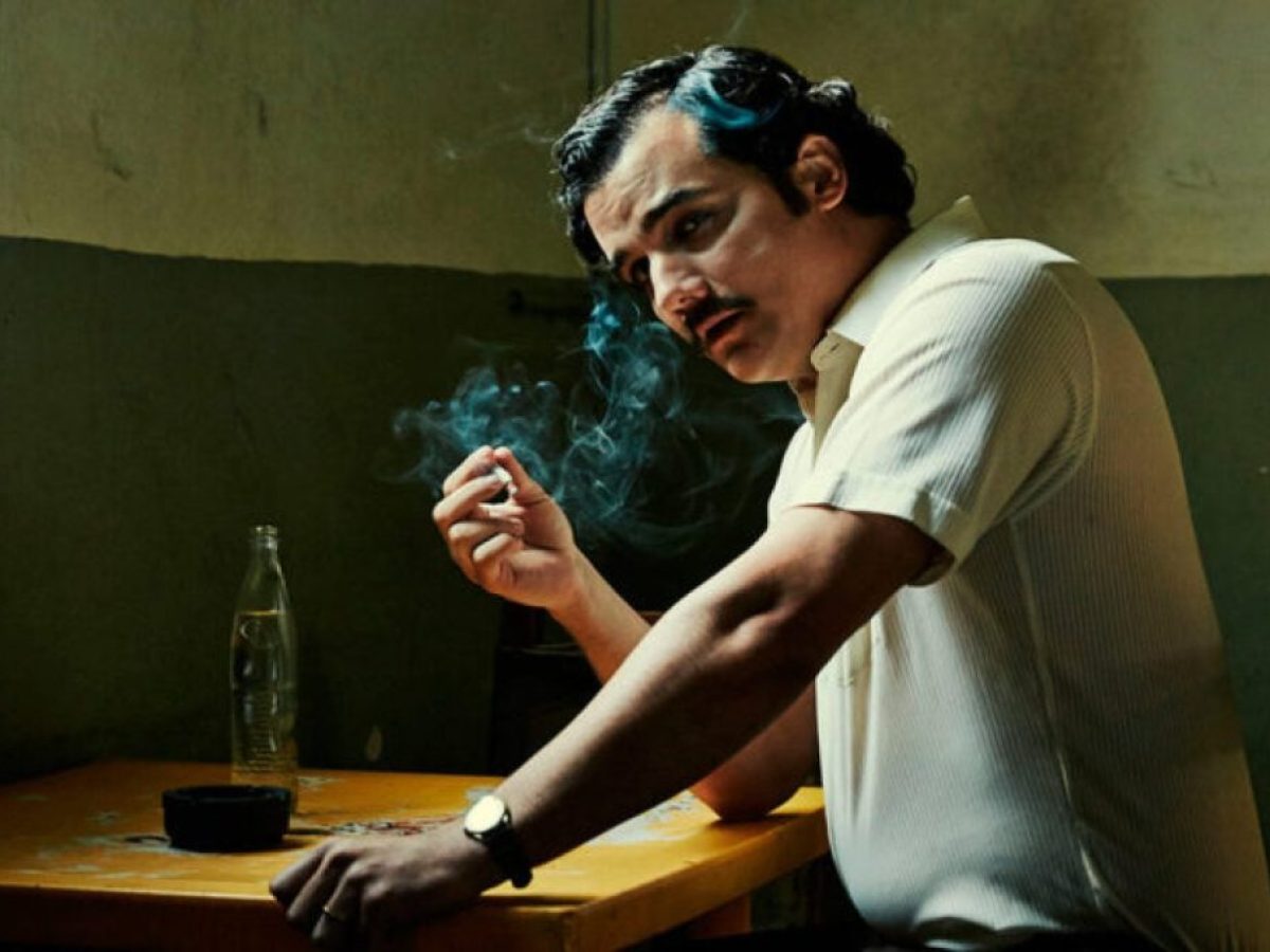 Ο Πάμπλο Εσκομπάρ του «Narcos» φέρνει στην Αθήνα ένα σύγχρονο «λαϊκό δικαστήριο»