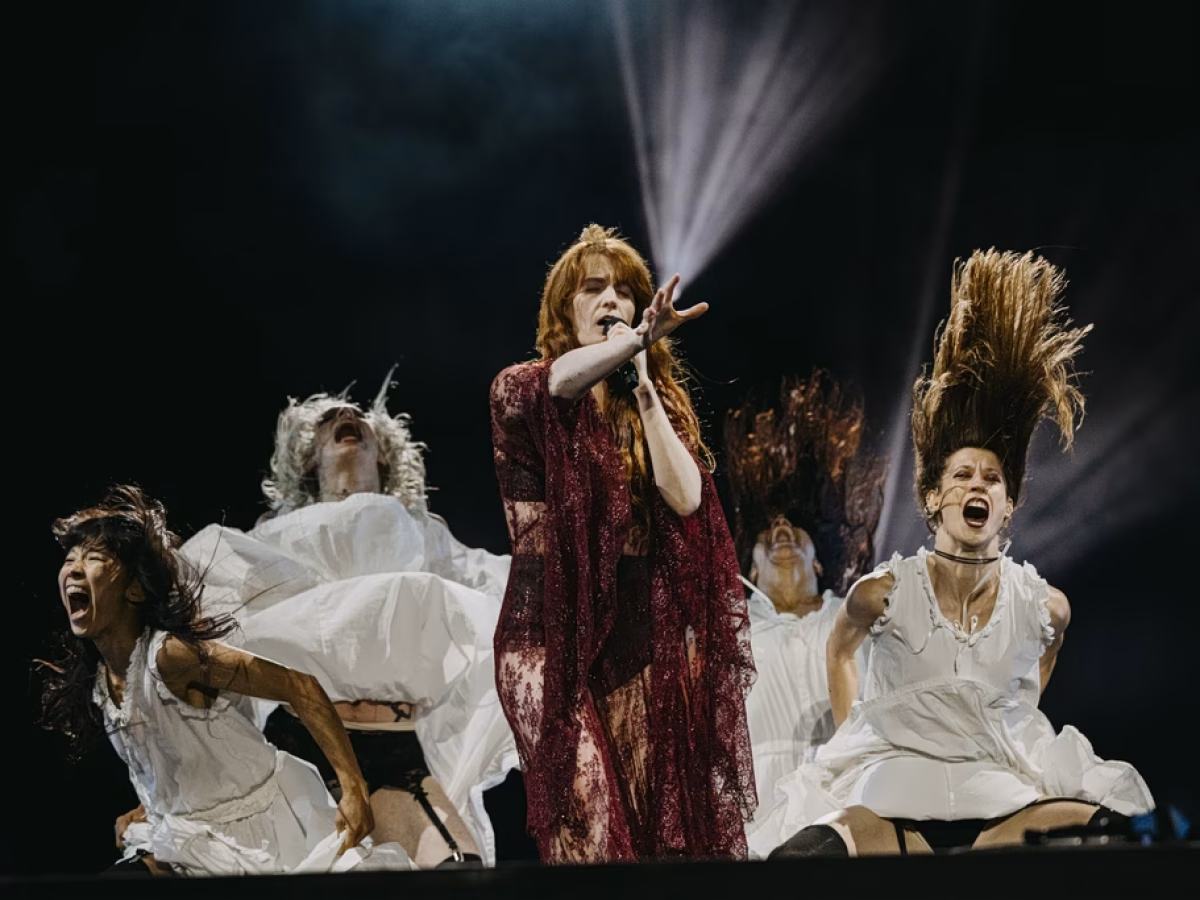 Συναυλία Florence + The Machine: Η Florence έγινε μαινάδα στο ΟΑΚΑ | ΤΟ ΒΗΜΑ