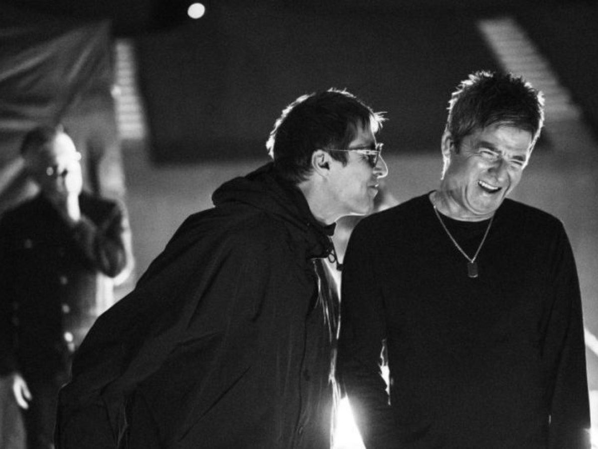 «Don’t Look Back in Anger»: Τρέιλερ για το ντοκιμαντέρ των Oasis από τον Στίβεν Νάιτ