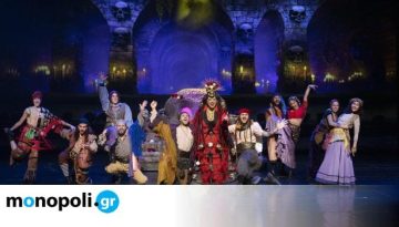 &laquo;&Eta; &Pi;&alpha;&nu;&alpha;&gamma;ί&alpha; &tau;&omega;&nu; &Pi;&alpha;&rho;&iota;&sigma;ί&omega;&nu;&raquo;, &sigma;&epsilon; &sigma;&kappa;&eta;&nu;&omicron;&theta;&epsilon;&sigma;ί&alpha; &Kappa;&omega;&nu;&sigma;&tau;&alpha;&nu;&tau;ί&nu;&alpha;&sigmaf; &Nu;&iota;&kappa;&omicron;&lambda;&alpha;ΐ&delta;&eta; &xi;&alpha;&nu;ά &sigma;&tau;&omicron; &laquo;&Theta;έ&alpha;&tau;&rho;&omicron;&nu;&raquo; &tau;&omicron;&upsilon; &Kappa;έ&nu;&tau;&rho;&omicron;&upsilon; &Pi;&omicron;&lambda;&iota;&tau;&iota;&sigma;&mu;&omicron;ύ &laquo;&Epsilon;&lambda;&lambda;&eta;&nu;&iota;&kappa;ό&sigmaf; &Kappa;ό&sigma;&mu;&omicron;&sigmaf;&raquo;
