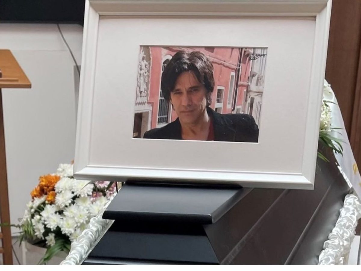 Στο Αποτεφρωτήριο Ριτσώνας ο τελευταίος αποχαιρετισμός στον συγγραφέα Αλέξη Σταμάτη