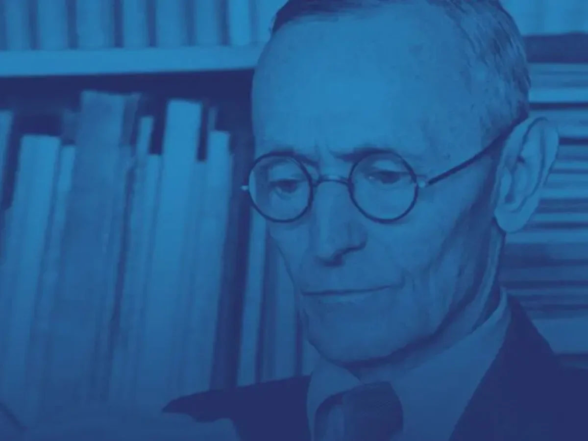 «Κανείς ποτέ δεν υπήρξε ολότελα ο εαυτός του» – Ένα μάθημα από τον Έρμαν Έσσε