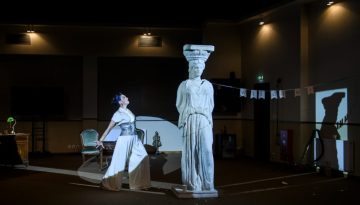&Eta; &Kappa;&alpha;&rho;&upsilon;ά&tau;&iota;&delta;&alpha;!, &tau;&omicron;&upsilon; &Gamma;&iota;ώ&rho;&gamma;&omicron;&upsilon; &Kappa;&alpha;&pi;&omicron;&upsilon;&tau;&zeta;ί&delta;&eta; &sigma;&epsilon; &sigma;&kappa;&eta;&nu;&omicron;&theta;&epsilon;&sigma;ί&alpha; &Kappa;&alpha;&tau;&epsilon;&rho;ί&nu;&alpha;&sigmaf; &Mu;&alpha;&upsilon;&rho;&omicron;&gamma;&epsilon;ώ&rho;&gamma;&eta; &sigma;&tau;&omicron; &Kappa;&eta;&pi;&omicron;&theta;έ&alpha;&tau;&rho;&omicron; &Pi;&alpha;&pi;ά&gamma;&omicron;&upsilon; | CultureNow.gr