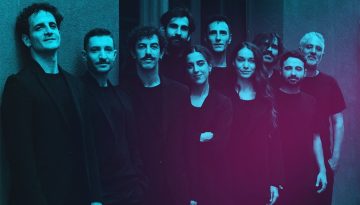 Review: &Epsilon;ί&delta;&alpha;&mu;&epsilon; &Tau;&eta;&nu; &Pi;&alpha;&rho;ά&sigma;&tau;&alpha;&sigma;&eta; Ή&rho;&omega;&epsilon;&sigmaf; &Tau;&eta;&sigmaf; &Epsilon;&lambda;έ&nu;&eta;&sigmaf; &Gamma;&kappa;&alpha;&sigma;&omicron;ύ&kappa;&alpha; &Sigma;&tau;&omicron; &Theta;έ&alpha;&tau;&rho;&omicron; &Psi;&upsilon;&rho;&rho;ή &ndash; The Happy News