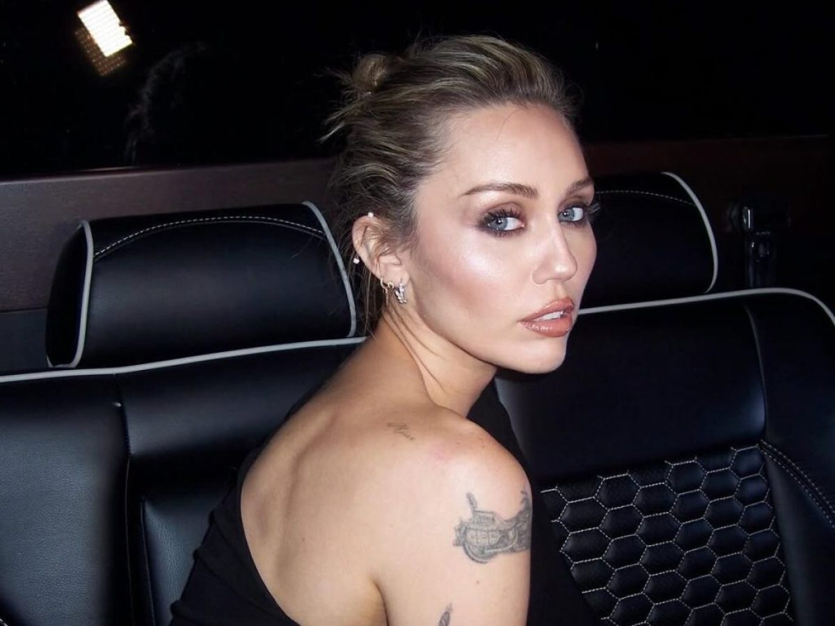 &Eta; &nu;έ&alpha; &epsilon;&pi;&omicron;&chi;ή &tau;&eta;&sigmaf; Miley Cyrus &mu;ό&lambda;&iota;&sigmaf; &xi;&epsilon;&kappa;ί&nu;&eta;&sigma;&epsilon; &ndash; &Tau;&omicron; trailer &pi;&omicron;&upsilon; &kappa;&alpha;&nu;&epsilon;ί&sigmaf; &delta;&epsilon;&nu; &pi;&epsilon;&rho;ί&mu;&epsilon;&nu;&epsilon;