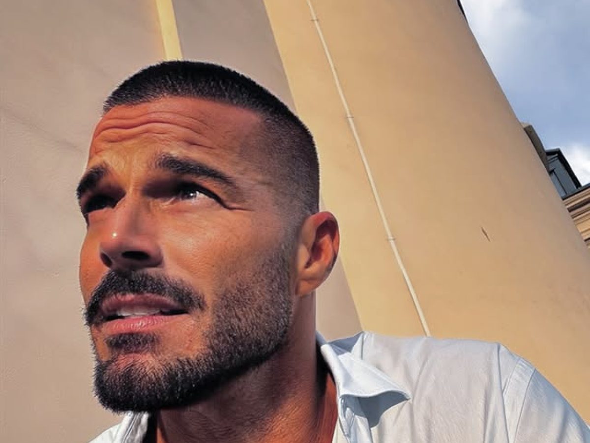&Omicron; Ricky Martin &epsilon;&pi;&iota;&sigma;&tau;&rho;έ&phi;&epsilon;&iota; &sigma;&tau;&eta;&nu; &upsilon;&pi;&omicron;&kappa;&rho;&iota;&tau;&iota;&kappa;ή &mu;&epsilon;&tau;ά &alpha;&pi;ό 20 &chi;&rho;ό&nu;&iota;&alpha;