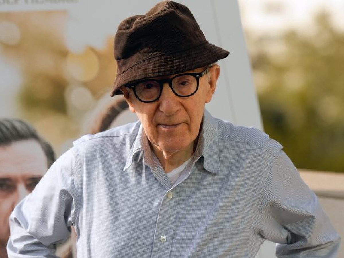 &Omicron; Woody Allen &epsilon;&pi;&iota;&sigma;&tau;&rho;έ&phi;&epsilon;&iota; &sigma;&tau;&alpha; &gamma;&upsilon;&rho;ί&sigma;&mu;&alpha;&tau;&alpha; &ndash; &Nu;έ&alpha; &tau;&alpha;&iota;&nu;ί&alpha; &mu;&epsilon; &phi;ό&nu;&tau;&omicron; &tau;&eta;&nu; &Iota;&sigma;&pi;&alpha;&nu;ί&alpha;