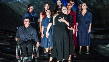&Omicron;&iota; &Tau;&rho;&omega;ά&delta;&epsilon;&sigmaf; &kappa;&alpha;&iota; &omicron; &delta;&iota;&alpha;&chi;&rho;&omicron;&nu;&iota;&kappa;ό&sigmaf; &pi;ό&nu;&omicron;&sigmaf; &tau;&omicron;&upsilon; &pi;&omicron;&lambda;έ&mu;&omicron;&upsilon;