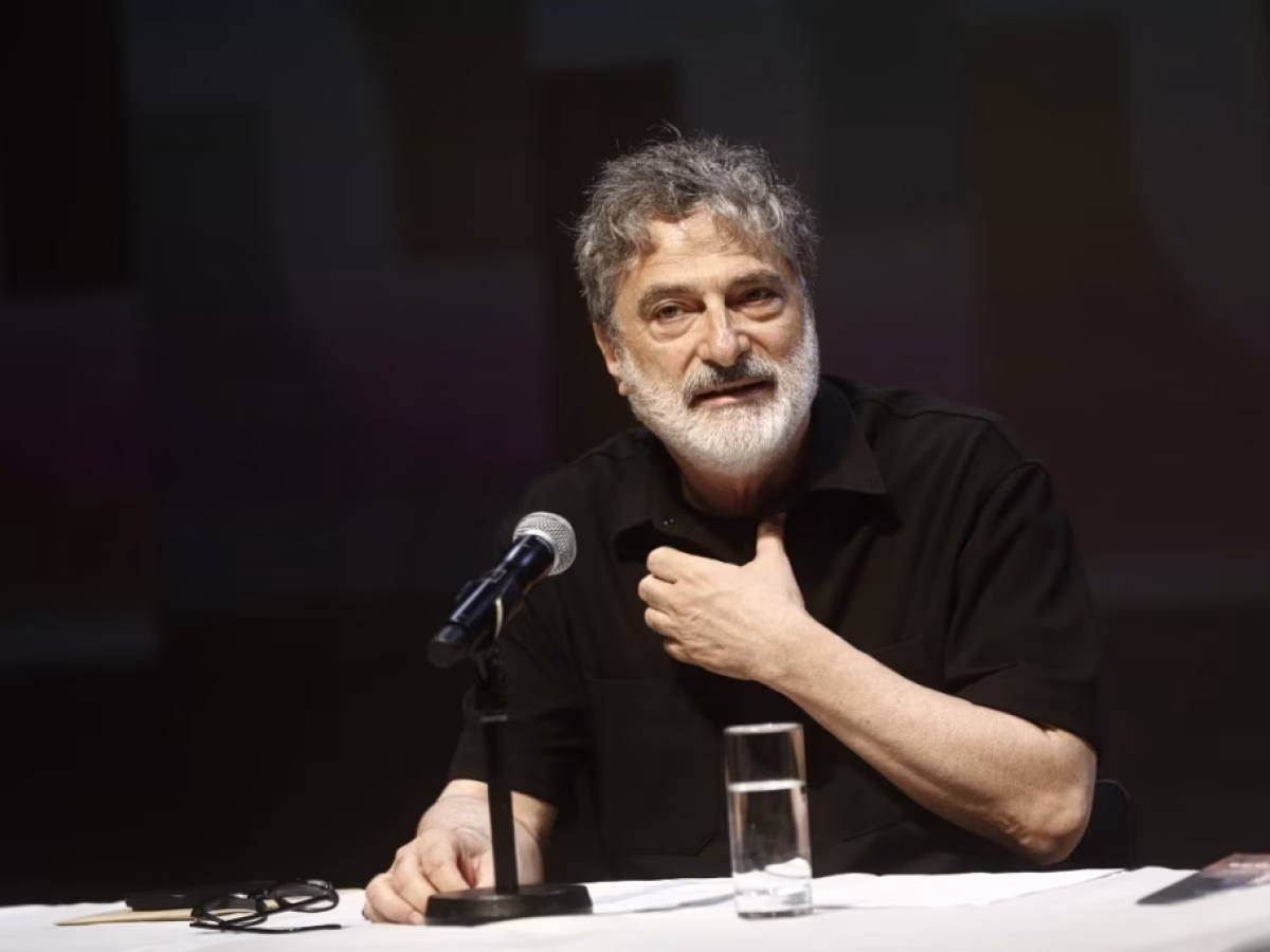 &Gamma;&iota;ώ&rho;&gamma;&omicron;&sigmaf; &Kappa;&omicron;&upsilon;&mu;&epsilon;&nu;&tau;ά&kappa;&eta;&sigmaf;: &Eta; &psi;&upsilon;&chi;ή &tau;&eta;&sigmaf; &Mu;&epsilon;&sigma;&omicron;&gamma;&epsilon;ί&omicron;&upsilon; &mu;&epsilon; &pi;&iota;ά&nu;&omicron;, &eta; &pi;&alpha;&rho;ά&delta;&omicron;&sigma;&eta; &mu;&epsilon; &sigma;&alpha;&xi;ό&phi;&omega;&nu;&omicron; &ndash; &Tau;&Omicron; &Beta;&Eta;&Mu;&Alpha;