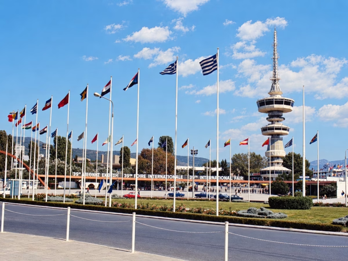100 &chi;&rho;ό&nu;&iota;&alpha; &Delta;&Epsilon;&Theta;: &Eta; έ&kappa;&theta;&epsilon;&sigma;&eta; &pi;&omicron;&upsilon; &sigma;ύ&sigma;&tau;&eta;&sigma;&epsilon; &tau;&omicron; &alpha;ύ&rho;&iota;&omicron; &sigma;&tau;&eta;&nu; &Epsilon;&lambda;&lambda;ά&delta;&alpha; &ndash; &Tau;&Omicron; &Beta;&Eta;&Mu;&Alpha;