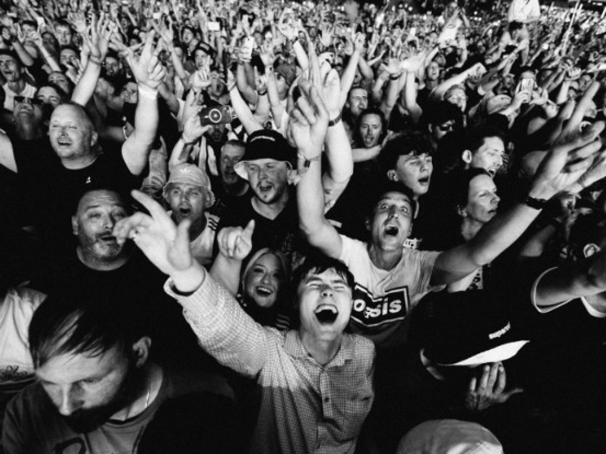 OASIS: DON&rsquo;T LOOK BACK IN ANGER