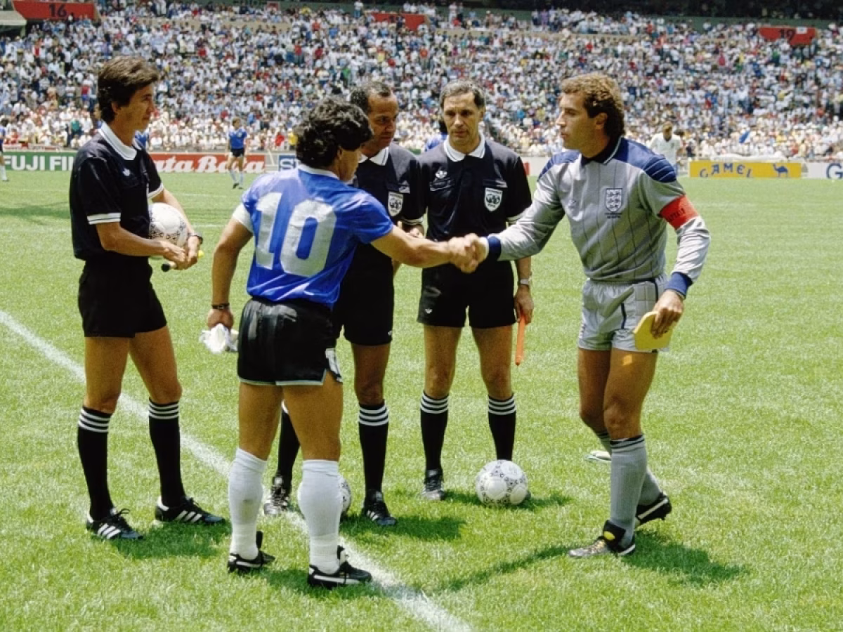 &laquo;The Match&raquo; &ndash; &Nu;&tau;&iota;έ&gamma;&kappa;&omicron; &Mu;&alpha;&rho;&alpha;&nu;&tau;ό&nu;&alpha; : &laquo;&Tau;&omicron; &chi;έ&rho;&iota; &tau;&omicron;&upsilon; &Theta;&epsilon;&omicron;ύ&raquo; &kappa;&alpha;&iota; &pi;ά&lambda;&iota; &kappa;&omicron;&nu;&tau;ά &mu;&alpha;&sigmaf; | &Tau;&Omicron; &Beta;&Eta;&Mu;&Alpha;