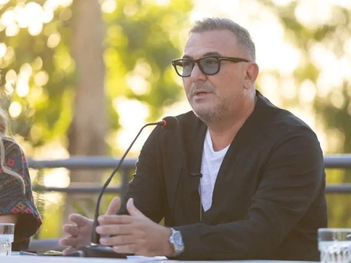 &Alpha;&nu;&tau;ώ&nu;&eta;&sigmaf; &Rho;έ&mu;&omicron;&sigmaf;: &laquo;&Nu;&alpha; &sigma;&tau;&alpha;&mu;&alpha;&tau;ή&sigma;&omicron;&upsilon;&mu;&epsilon; &nu;&alpha; &psi;ά&chi;&nu;&omicron;&upsilon;&mu;&epsilon; &tau;&iota; &mu;&alpha;&sigmaf; &chi;&omega;&rho;ί&zeta;&epsilon;&iota; &alpha;&lambda;&lambda;ά &nu;&alpha; &beta;&rho;&omicron;ύ&mu;&epsilon; &alpha;&upsilon;&tau;ό &pi;&omicron;&upsilon; &mu;&alpha;&sigmaf; &epsilon;&nu;ώ&nu;&epsilon;&iota;&raquo;