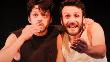 &laquo;BACON&raquo;: &Tau;&omicron; &phi;&alpha;&iota;&nu;ό&mu;&epsilon;&nu;&omicron; &tau;&omicron;&upsilon; &Lambda;&omicron;&nu;&delta;ί&nu;&omicron;&upsilon; &epsilon;&pi;&iota;&sigma;&tau;&rho;έ&phi;&epsilon;&iota; &gamma;&iota;&alpha; 2&eta; &chi;&rho;&omicron;&nu;&iota;ά &sigma;&tau;&omicron; &Theta;έ&alpha;&tau;&rho;&omicron; Ά&Nu;&Epsilon;&Sigma;&Iota;&Sigma;