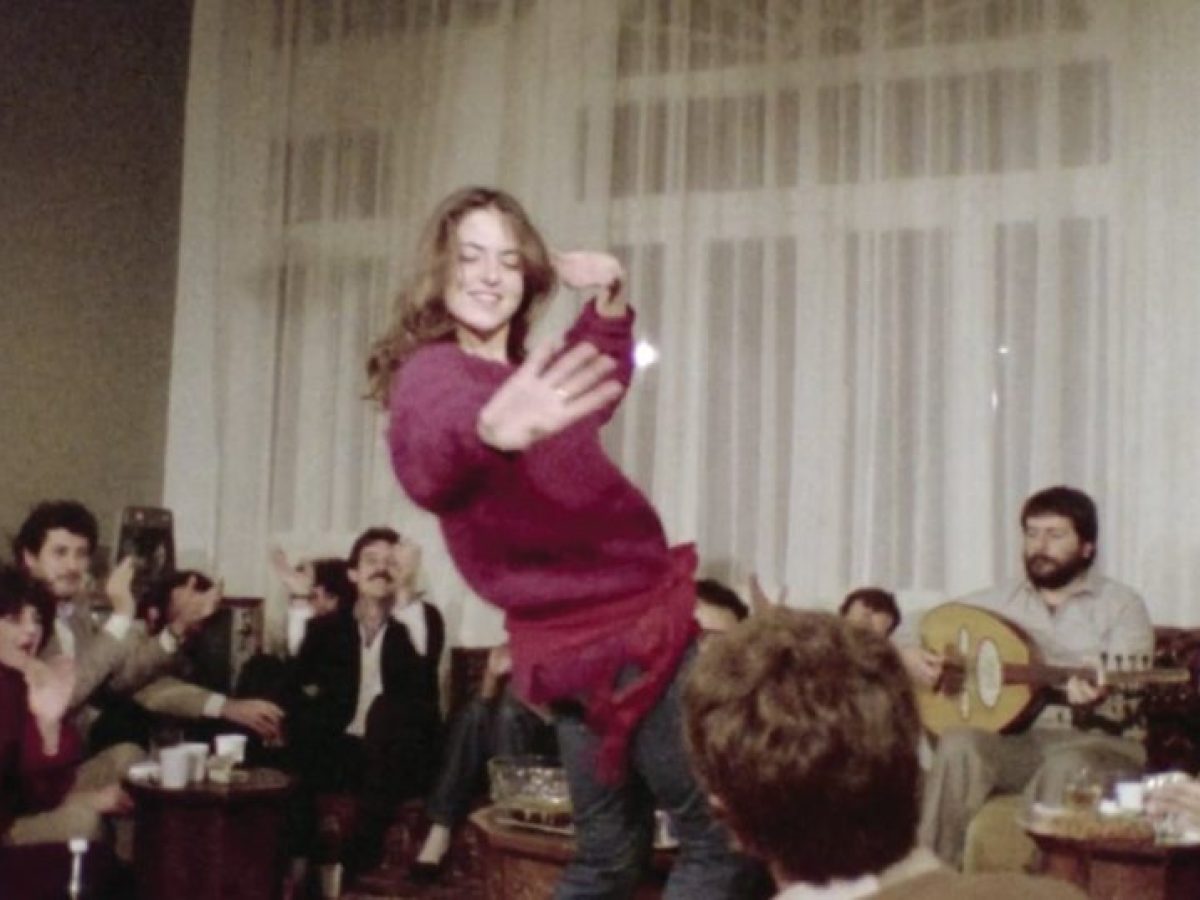 &Omicron;&iota; 32&epsilon;&sigmaf; &Nu;ύ&chi;&tau;&epsilon;&sigmaf; &Pi;&rho;&epsilon;&mu;&iota;έ&rho;&alpha;&sigmaf; &kappa;&alpha;&iota; &tau;&omicron; Onassis Culture &pi;&alpha;&rho;&omicron;&upsilon;&sigma;&iota;ά&zeta;&omicron;&upsilon;&nu; &sigma;&epsilon; &pi;&alpha;&nu;&epsilon;&lambda;&lambda;ή&nu;&iota;&alpha; &pi;&rho;ώ&tau;&eta; &tau;&omicron; &pi;&omicron;&lambda;&upsilon;&beta;&rho;&alpha;&beta;&epsilon;&upsilon;&mu;έ&nu;&omicron; &laquo;Do You Love Me&raquo; &pi;&alpha;&rho;&omicron;&upsilon;&sigma;ί&alpha; &tau;&eta;&sigmaf; &Lambda;ά&nu;&alpha; &Nu;&tau;ά&chi;&epsilon;&rho;