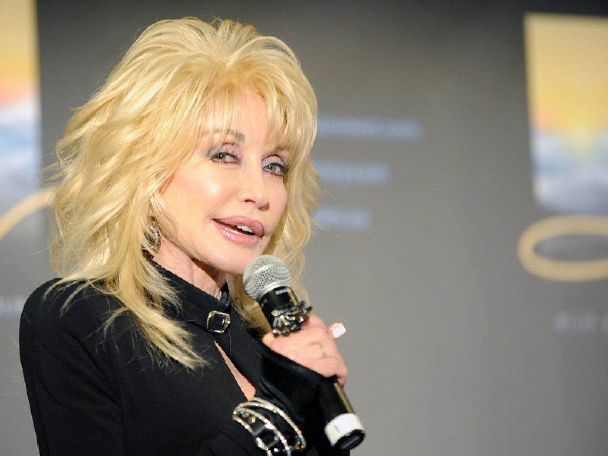 Dolly Parton: &Pi;ώ&sigmaf; &tau;&omicron; &laquo;Jolene&raquo; &kappa;&alpha;&iota; &tau;&omicron; &laquo;I will always love you&raquo; &gamma;&rho;ά&phi;&omicron;&upsilon;&nu; &xi;&alpha;&nu;ά &iota;&sigma;&tau;&omicron;&rho;ί&alpha;