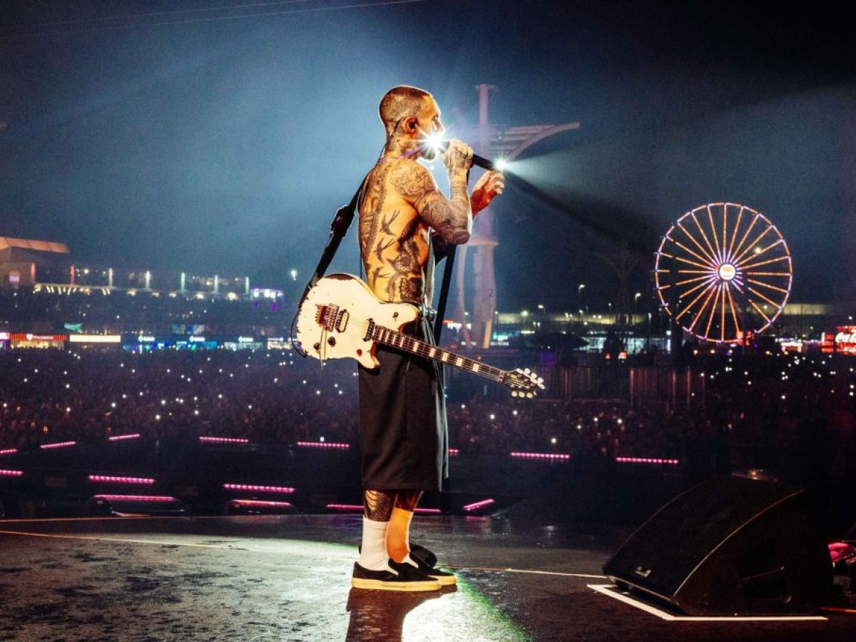 Maroon 5: &Tau;&omicron; &laquo;Payphone&raquo; έ&sigma;&pi;&alpha;&sigma;&epsilon; &tau;&omicron; &phi;&rho;ά&gamma;&mu;&alpha; &tau;&omicron;&upsilon; 1 &delta;&iota;&sigma;&epsilon;&kappa;&alpha;&tau;&omicron;&mu;&mu;&upsilon;&rho;ί&omicron;&upsilon; &pi;&rho;&omicron;&beta;&omicron;&lambda;ώ&nu;
