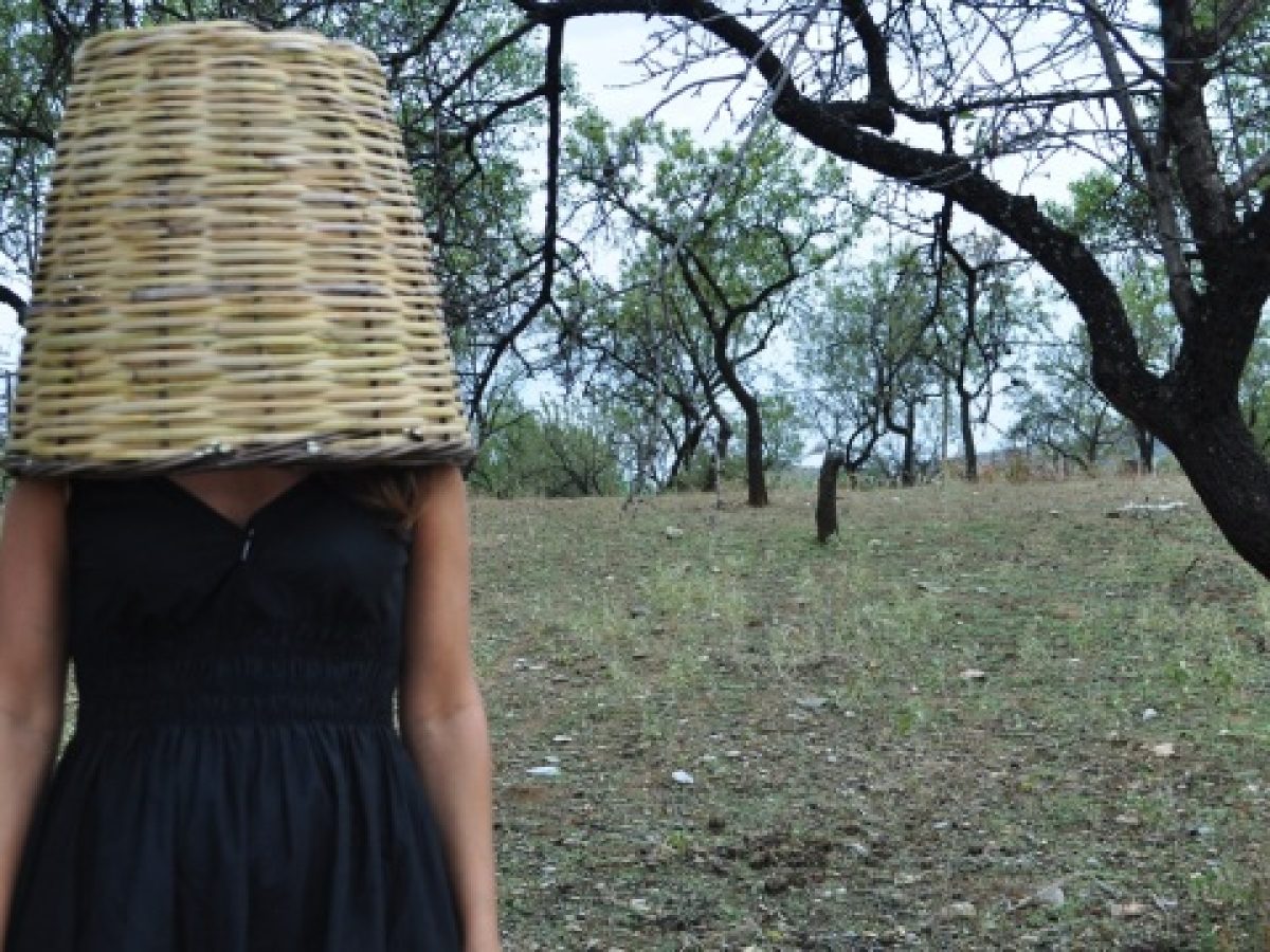 &laquo;Nurturing Mechanisms&raquo; &sigma;&tau;&eta; &Nu;ά&xi;&omicron;: Έ&kappa;&theta;&epsilon;&sigma;&eta; &sigma;ύ&gamma;&chi;&rho;&omicron;&nu;&eta;&sigmaf; &tau;έ&chi;&nu;&eta;&sigmaf; &sigma;&tau;&omicron;&nu; &epsilon;&lambda;&alpha;&iota;ώ&nu;&alpha; &Kappa;&alpha;&mu;&pi;ό&nu;&epsilon;&sigmaf; &ndash; &Eta; &gamma;&upsilon;&nu;&alpha;ί&kappa;&alpha; &pi;ί&sigma;&omega; &alpha;&pi;ό &tau;&eta;&nu; &pi;&rho;&omega;&tau;&omicron;&beta;&omicron;&upsilon;&lambda;ί&alpha; &kappa;&alpha;&iota; &eta; &phi;&iota;&lambda;&omicron;&sigma;&omicron;&phi;ί&alpha; &tau;&eta;&sigmaf; &delta;&iota;&omicron;&rho;&gamma;ά&nu;&omega;&sigma;&eta;&sigmaf;