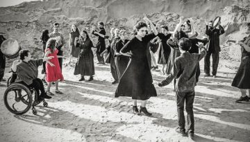 &Tau;&rho;&omega;ά&delta;&epsilon;&sigmaf;: &pi;ό&sigma;&omicron; &laquo;&mu;&alpha;&kappa;&rho;&iota;ά&raquo; &epsilon;ί&nu;&alpha;&iota; &eta; &Tau;&rho;&omicron;ί&alpha; &alpha;&pi;ό &tau;&eta;&nu; &Gamma;ά&zeta;&alpha;;