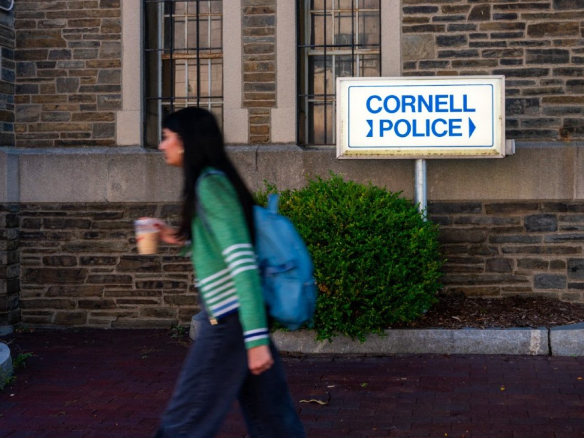Cornell: &Eta; &upsilon;&pi;ό&theta;&epsilon;&sigma;&eta; &omicron;&mu;&alpha;&delta;&iota;&kappa;&omicron;ύ &beta;&iota;&alpha;&sigma;&mu;&omicron;ύ &pi;&omicron;&upsilon; έ&kappa;&lambda;&epsilon;&iota;&sigma;&epsilon; &kappa;&alpha;&iota; &tau;ώ&rho;&alpha; &alpha;&nu;&omicron;ί&gamma;&epsilon;&iota; &xi;&alpha;&nu;ά &ndash; Art Point View