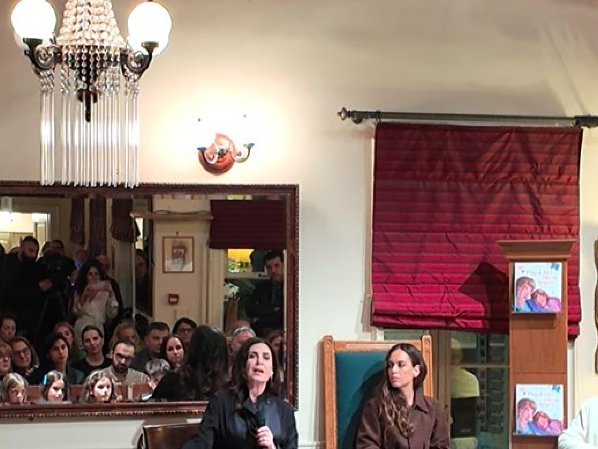 &Phi;&lambda;ώ&rho;&alpha; &Beta;έ&eta; &ldquo;&Mu;&alpha;&mu;ά, &epsilon;&sigma;ύ &pi;ά&nu;&tau;&alpha; ή&xi;&epsilon;&rho;&epsilon;&sigmaf;&rdquo; &Epsilon;&kappa;&delta;ό&sigma;&epsilon;&iota;&sigmaf; &Alpha;&Gamma;&Kappa;&Upsilon;&Rho;&Alpha; &ndash; Art Point View
