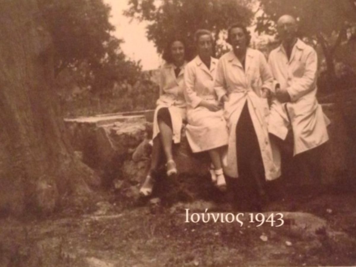 &Eta; &kappa;ό&rho;&eta; &tau;&omicron;&upsilon; &Pi;&alpha;ύ&lambda;&omicron;&upsilon; &Mu;&epsilon;&lambda;ά &kappa;&alpha;&iota; &omicron; &gamma;&iota;&alpha;&tau;&rho;ό&sigmaf; &pi;&omicron;&upsilon; &pi;&omicron;&lambda;έ&mu;&eta;&sigma;&epsilon; &tau;&eta;&nu; &pi;&alpha;&nu;ώ&lambda;&eta;. &Gamma;&rho;ά&phi;&epsilon;&iota; &eta; &Chi;&rho;&iota;&sigma;&tau;ί&nu;&alpha; &Phi;ί&lambda;&iota;&pi;&pi;&alpha; &ndash; Art Point View