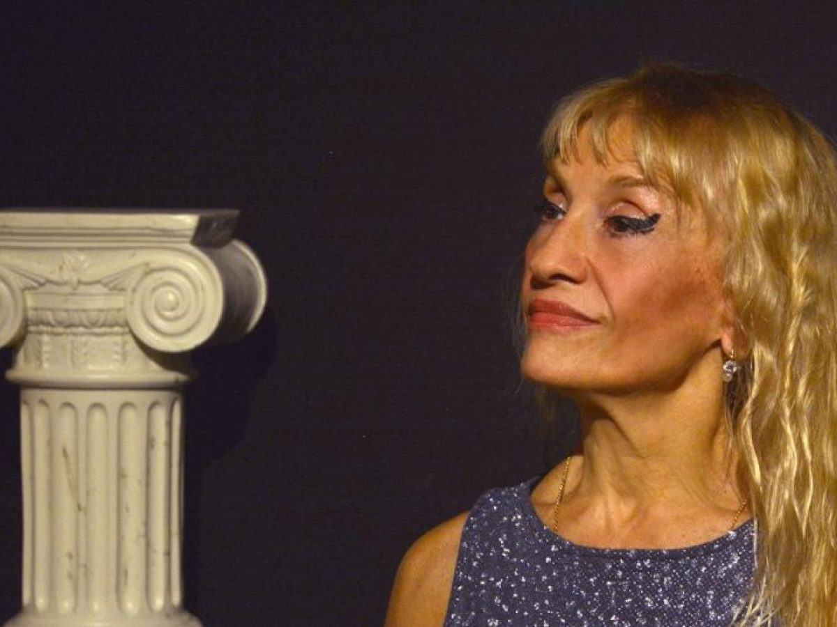 &laquo;&Eta; &Mu;&omicron;&nu;ί&kappa;&raquo;, &laquo;&Phi;&iota;&lambda;έ&lambda;&lambda;&eta;&nu; ή &mu;ή&pi;&omega;&sigmaf; &tau;&omicron; &alpha;&nu;&tau;ί&theta;&epsilon;&tau;&omicron;;&raquo; &sigma;&tau;&omicron; &Theta;έ&alpha;&tau;&rho;&omicron; &Epsilon;&Nu;-&Alpha; | Lykavitos.gr