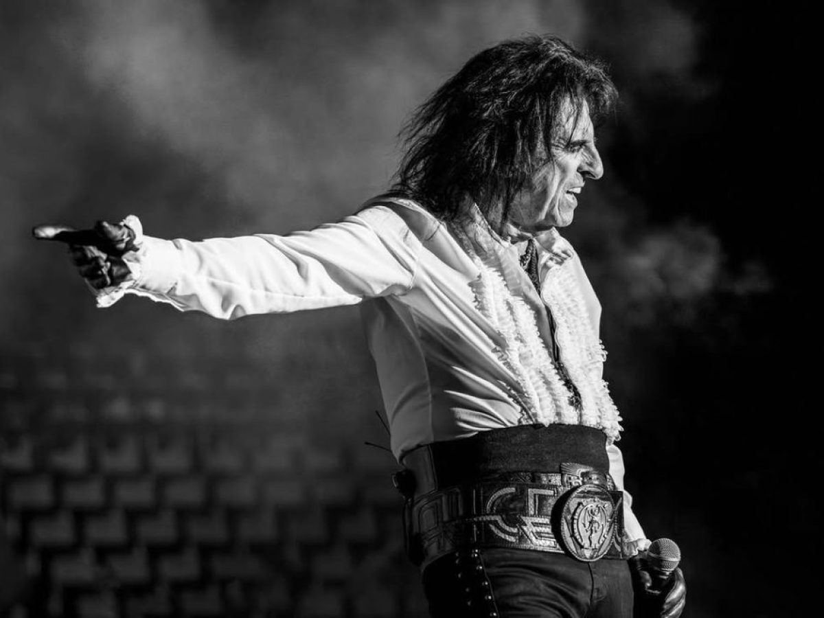 Alice Cooper: &Eta; &epsilon;&xi;&omicron;&mu;&omicron;&lambda;ό&gamma;&eta;&sigma;&eta; &gamma;&iota;&alpha; &tau;&alpha; &sigma;&kappa;&omicron;&tau;&epsilon;&iota;&nu;ά &chi;&rho;ό&nu;&iota;&alpha; &tau;&omicron;&upsilon; &epsilon;&theta;&iota;&sigma;&mu;&omicron;ύ &tau;&omicron;&upsilon; &sigma;&tau;&iota;&sigmaf; &omicron;&upsilon;&sigma;ί&epsilon;&sigmaf;