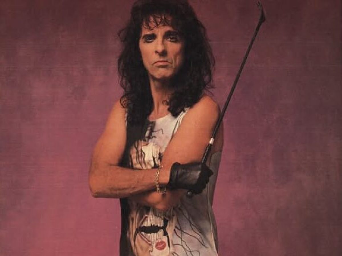 &Omicron; Alice Cooper &kappa;&alpha;&tau;&alpha;&kappa;&tau;ά &tau;&iota;&sigmaf; &lambda;ί&sigma;&tau;&epsilon;&sigmaf; &tau;&omega;&nu; best-seller &mu;&epsilon; &tau;&eta; &nu;έ&alpha; &alpha;&upsilon;&tau;&omicron;&beta;&iota;&omicron;&gamma;&rho;&alpha;&phi;ί&alpha; &tau;&omicron;&upsilon;