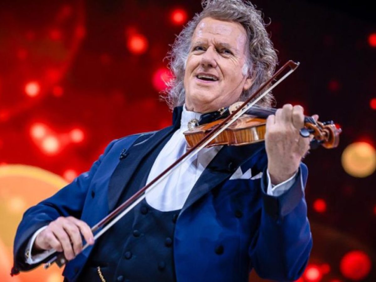 Andr&eacute; Rieu: O &laquo;&beta;&alpha;&sigma;&iota;&lambda;&iota;ά&sigmaf; &tau;&omicron;&upsilon; &beta;&alpha;&lambda;&sigmaf;&raquo; &epsilon;&pi;&iota;&sigma;&tau;&rho;έ&phi;&epsilon;&iota; &sigma;&tau;&eta;&nu; &Alpha;&theta;ή&nu;&alpha; | Lykavitos.gr
