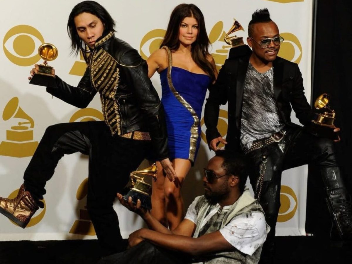 &laquo;Pump it&raquo;: &Pi;ώ&sigmaf; &tau;&omicron; hit &tau;&omega;&nu; &tau;&omega;&nu; Black Eyed Peas &sigma;&upsilon;&nu;&epsilon;&chi;ί&zeta;&epsilon;&iota; &nu;&alpha; &gamma;&rho;ά&phi;&epsilon;&iota; &iota;&sigma;&tau;&omicron;&rho;ί&alpha; 20 &chi;&rho;ό&nu;&iota;&alpha; &mu;&epsilon;&tau;ά