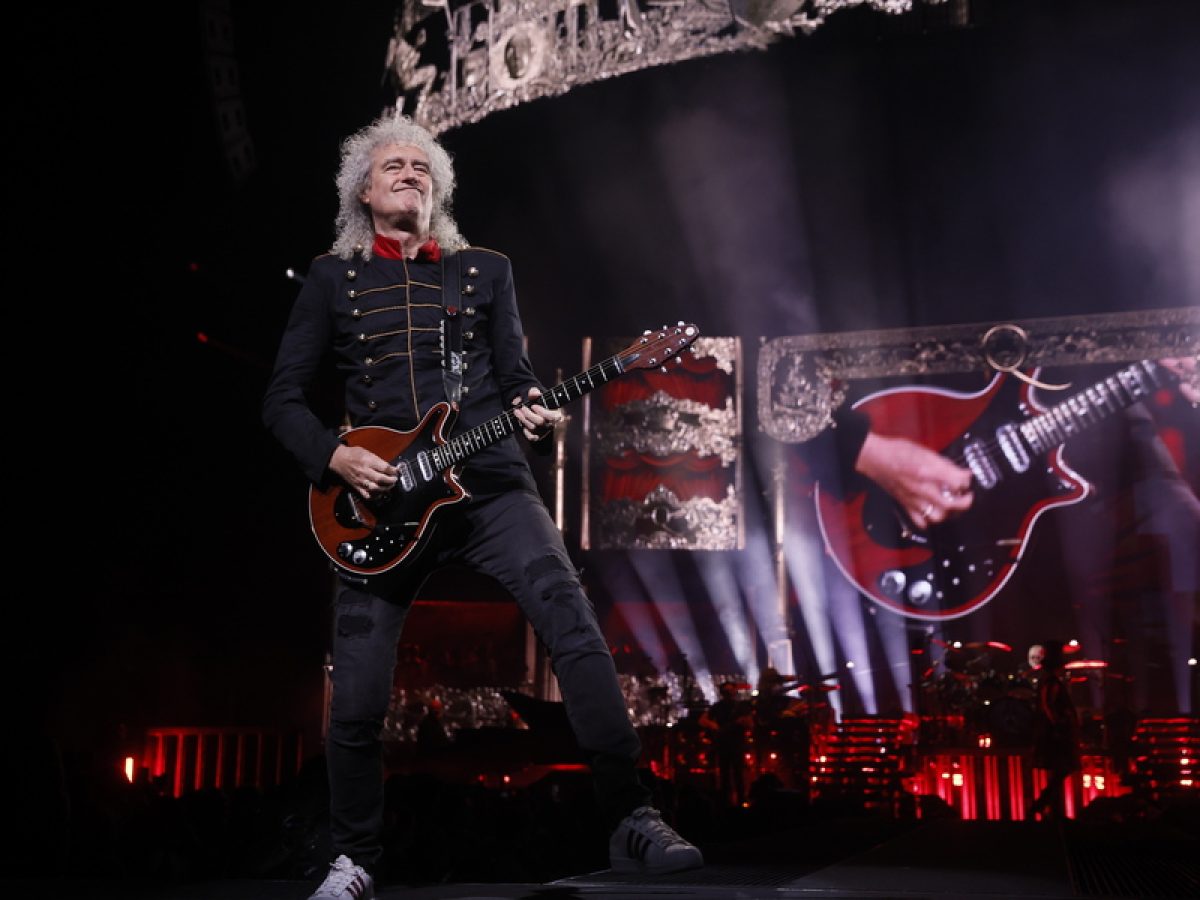 &laquo;&Tau;&alpha; 50 &chi;&rho;ό&nu;&iota;&alpha; &epsilon;ί&nu;&alpha;&iota; &alpha;&rho;&kappa;&epsilon;&tau;ά&raquo;: &Omicron; Brian May &tau;&omega;&nu; Queen &alpha;&nu;&alpha;&kappa;&omicron;&iota;&nu;ώ&nu;&epsilon;&iota; &tau;&omicron; &omicron;&rho;&iota;&sigma;&tau;&iota;&kappa;ό &tau;έ&lambda;&omicron;&sigmaf; &tau;&omega;&nu; &pi;&epsilon;&rho;&iota;&omicron;&delta;&epsilon;&iota;ώ&nu;