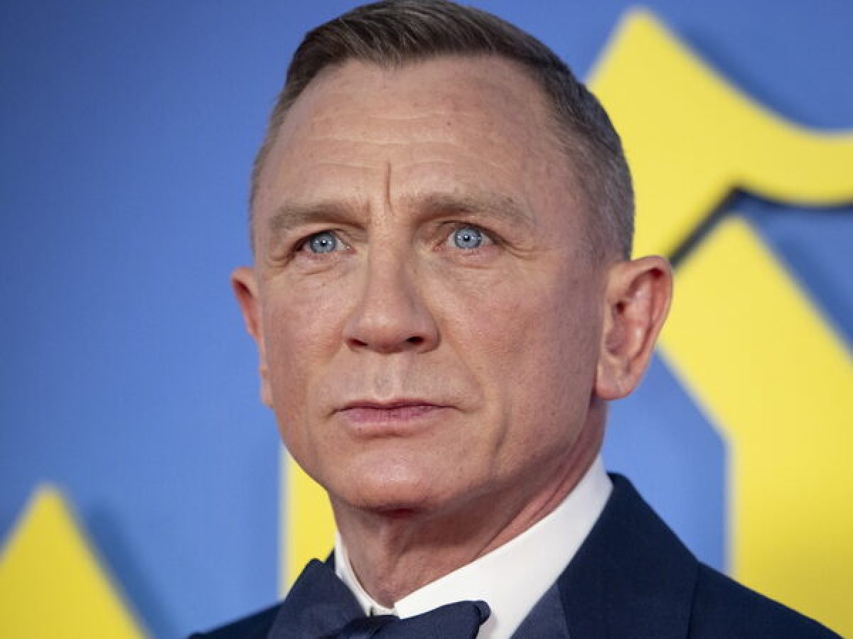 &Tau;&omicron; &kappa;&iota;&nu;&eta;&mu;&alpha;&tau;&omicron;&gamma;&rho;&alpha;&phi;&iota;&kappa;ό &sigma;ύ&mu;&pi;&alpha;&nu; &tau;&omicron;&upsilon; James Bond &beta;&gamma;&alpha;ί&nu;&epsilon;&iota; &sigma;&epsilon; &delta;&eta;&mu;&omicron;&pi;&rho;&alpha;&sigma;ί&alpha; &mu;&epsilon; 400 &sigma;&pi;ά&nu;&iota;&alpha; &alpha;&nu;&tau;&iota;&kappa;&epsilon;ί&mu;&epsilon;&nu;&alpha;