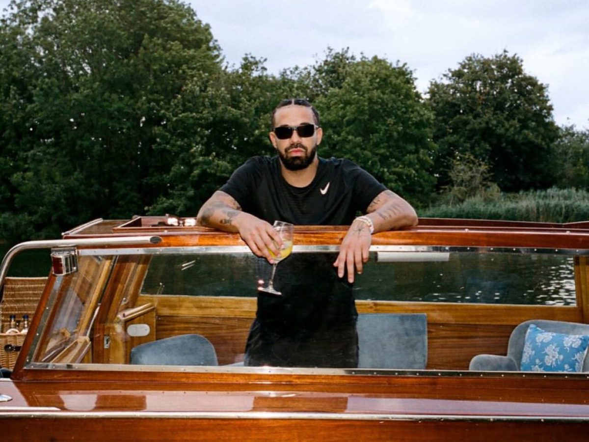 &Omicron; Drake &kappa;&alpha;&tau;&alpha;&kappa;&tau;ά &xi;&alpha;&nu;ά &tau;&eta;&nu; &kappa;&omicron;&rho;&upsilon;&phi;ή &mu;&epsilon; &tau;&omicron; &laquo;HABIBTI&raquo; &ndash; &Iota;&sigma;&tau;&omicron;&rho;&iota;&kappa;ό &rho;&epsilon;&kappa;ό&rho; &sigma;&tau;&alpha; R&B/Hip-Hop albums charts