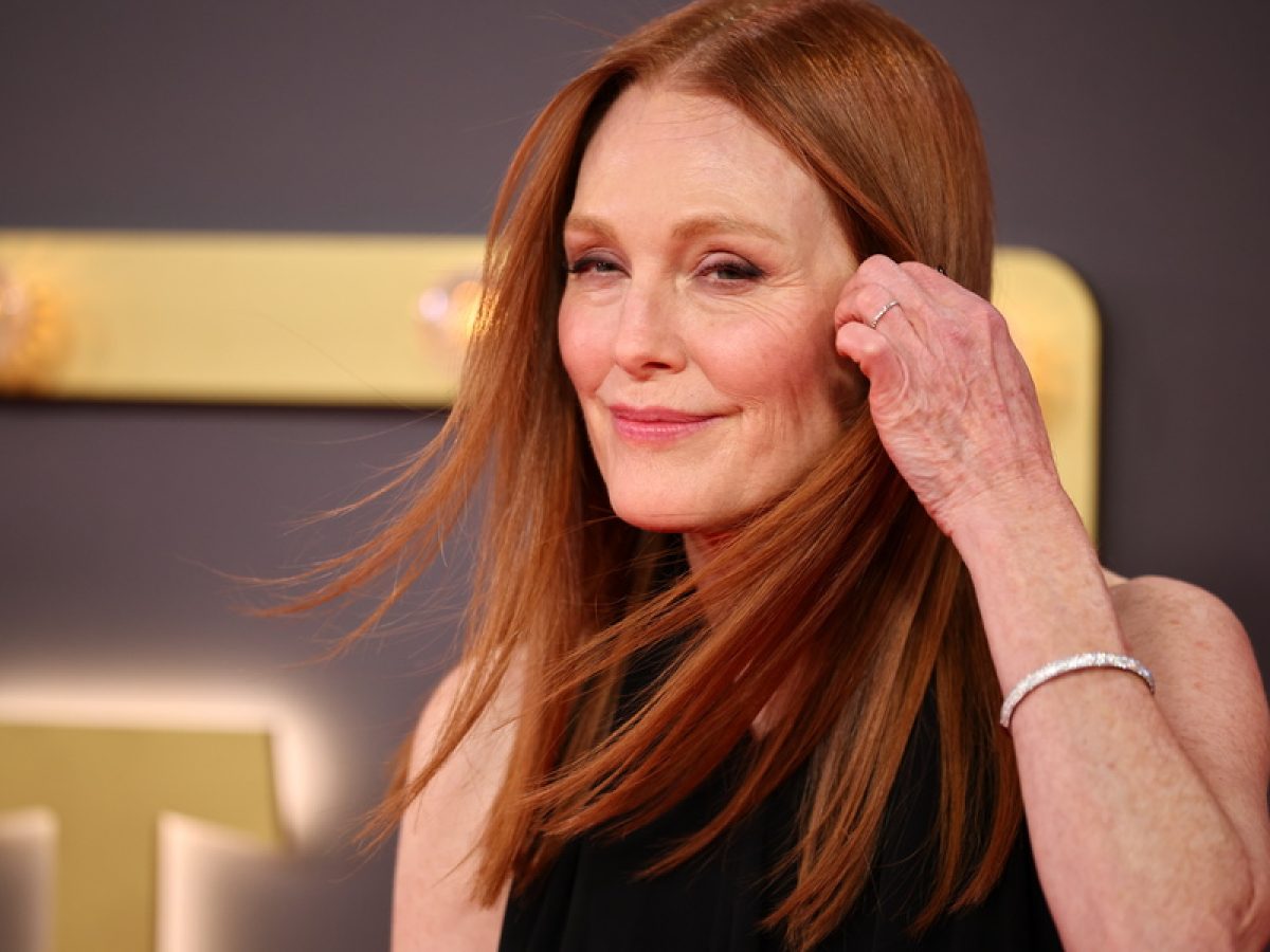 &Eta; Julianne Moore &tau;&iota;&mu;ή&theta;&eta;&kappa;&epsilon; &mu;&epsilon; &tau;&omicron; Lifetime Achievement &kappa;&alpha;&iota; &tau;&omicron; Hollywood &upsilon;&pi;&omicron;&kappa;&lambda;ί&theta;&eta;&kappa;&epsilon;!