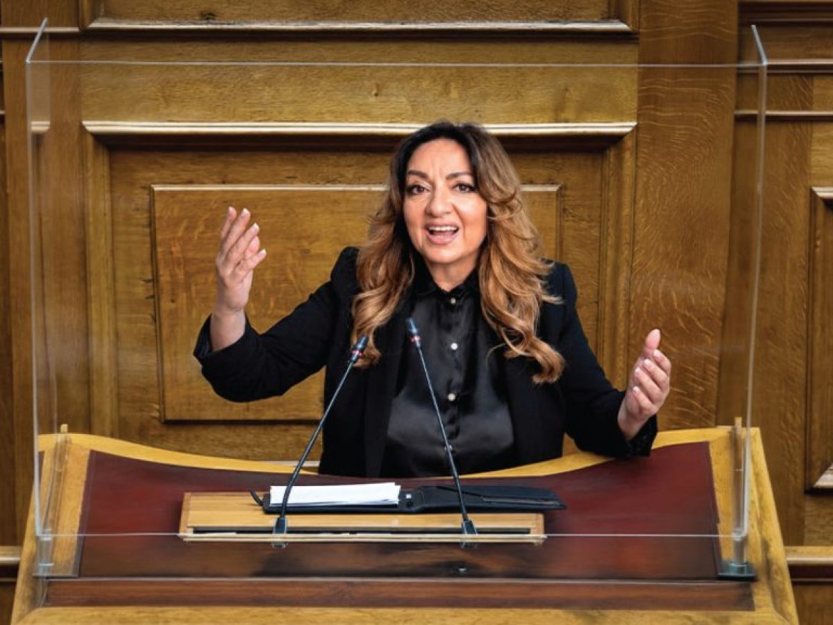 &laquo;&Alpha;&lambda;&lambda;ά &alpha;&upsilon;&tau;&omicron;ί &epsilon;ί&sigma;&tau;&epsilon;!&raquo;: &Eta; &Sigma;&omicron;&phi;ί&alpha; &Mu;&omicron;&upsilon;&tau;ί&delta;&omicron;&upsilon; &xi;&epsilon;&sigma;&kappa;&epsilon;&pi;ά&zeta;&epsilon;&iota; &tau;&eta;&nu; &epsilon;&lambda;&lambda;&eta;&nu;&iota;&kappa;ή &pi;&rho;&alpha;&gamma;&mu;&alpha;&tau;&iota;&kappa;ό&tau;&eta;&tau;&alpha; &sigma;&tau;&omicron; &Mu;&iota;&kappa;&rho;ό &Pi;&alpha;&lambda;&lambda;ά&sigmaf;