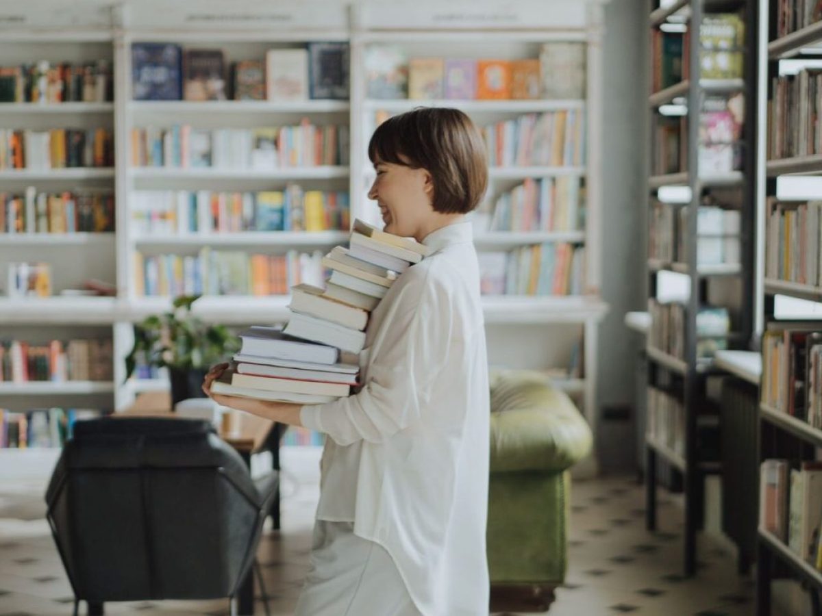 &laquo;Book hangover&raquo;: &Eta; &psi;&upsilon;&chi;&omicron;&lambda;&omicron;&gamma;&iota;&kappa;ή &epsilon;&xi;ή&gamma;&eta;&sigma;&eta; &pi;ί&sigma;&omega; &alpha;&pi;ό &tau;&omicron; &sigma;&upsilon;&nu;&alpha;&iota;&sigma;&theta;&eta;&mu;&alpha;&tau;&iota;&kappa;ό &kappa;&epsilon;&nu;ό &mu;ό&lambda;&iota;&sigmaf; &kappa;&lambda;&epsilon;ί&nu;&epsilon;&iota;&sigmaf; &beta;ί&beta;&lambda;ί&omicron;